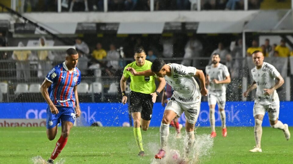 Análise: Santos supera péssimo gramado e imaturidade de Neymar para buscar empate