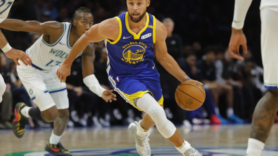 Aos 38 anos, Curry anota 44 pontos em vitória dos Warriors e iguala recorde de LeBron na NBA