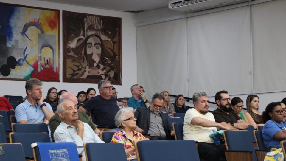Audiência sobre usucapião da Coopec termina com proposta de CPI
