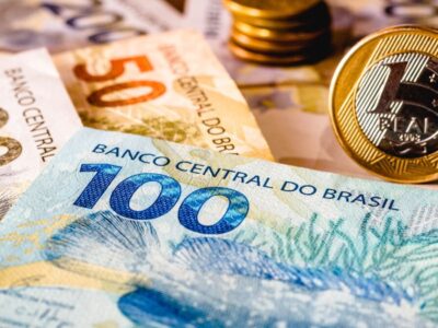 Bolsa Família tem pagamentos antecipados e reajustados, mas oposição critica medida eleitoral