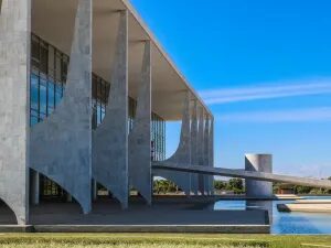 CDS de 5 anos do Brasil passa dos 151 pontos, 26% acima do fechamento de 6ª feira