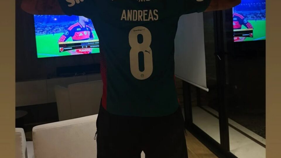 Com camisa de Andreas Pereira, Deyverson comemora eliminação do Flamengo na Libertadores