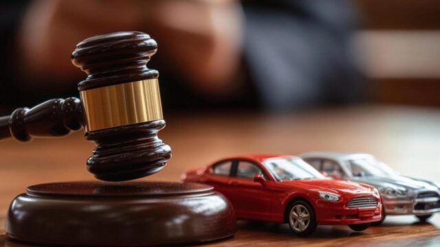 Como evitar ciladas ao comprar um carro de leilão? Veja cuidados antes de fechar negócio