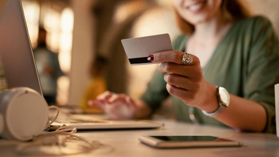 Como não virar refém de compras parceladas no cartão de crédito. Veja as dicas de especialista