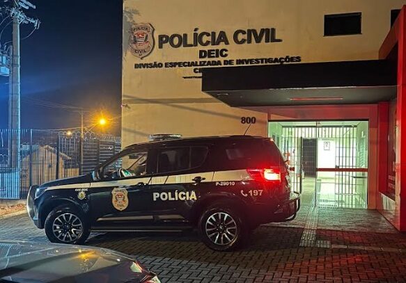 Deic investiga homicídio de homem alvejado dentro de carro em Rio Preto