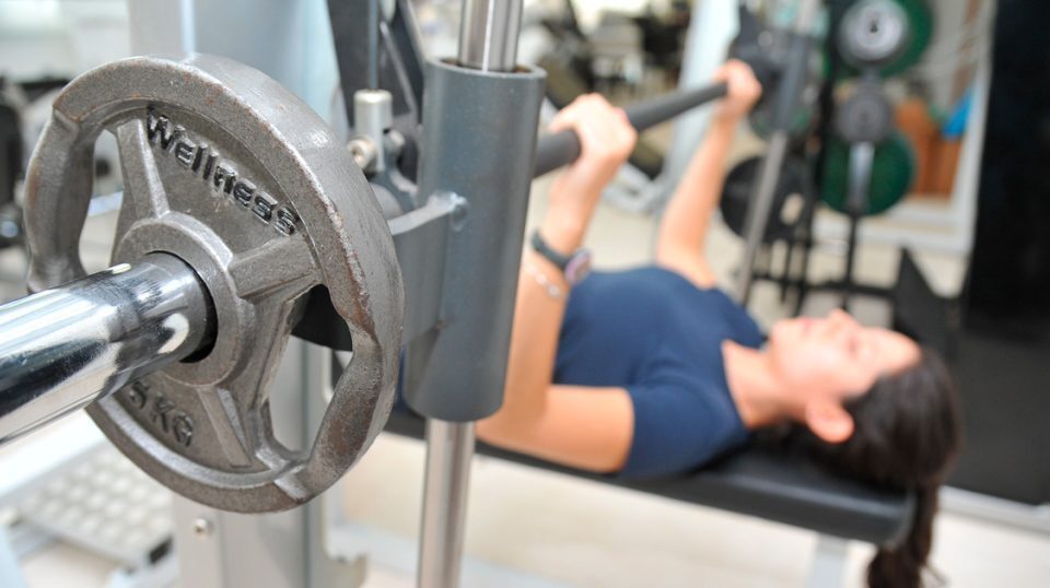 Dor depois do treino pode ser sinal de lesão; veja como se prevenir