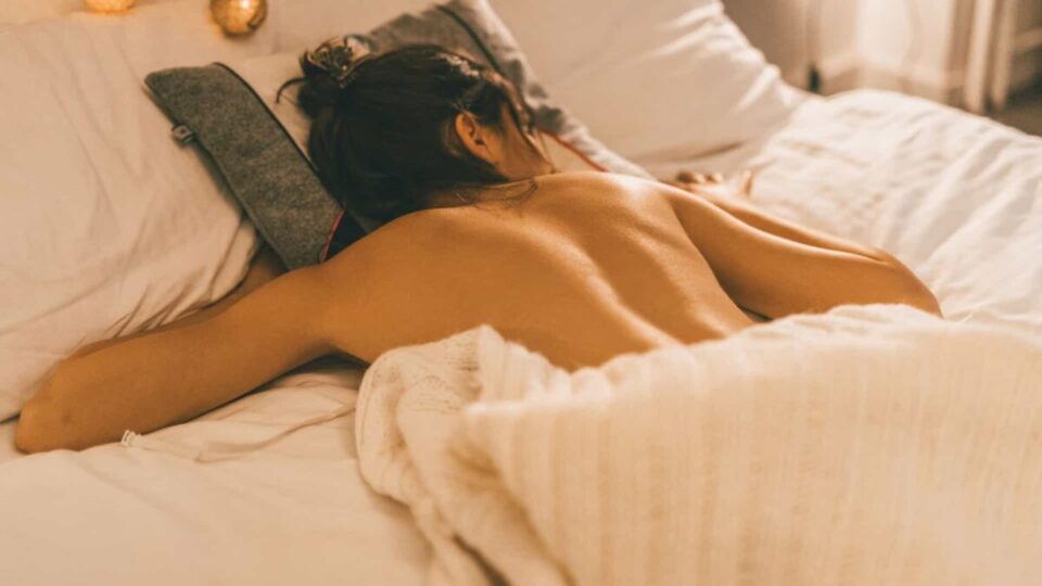 Dormir sem roupa melhora o sono? Veja a relação com a temperatura do corpo