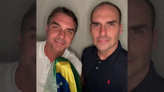 Eduardo publica foto ao lado de Flávio: ‘Não desistiremos do Brasil’