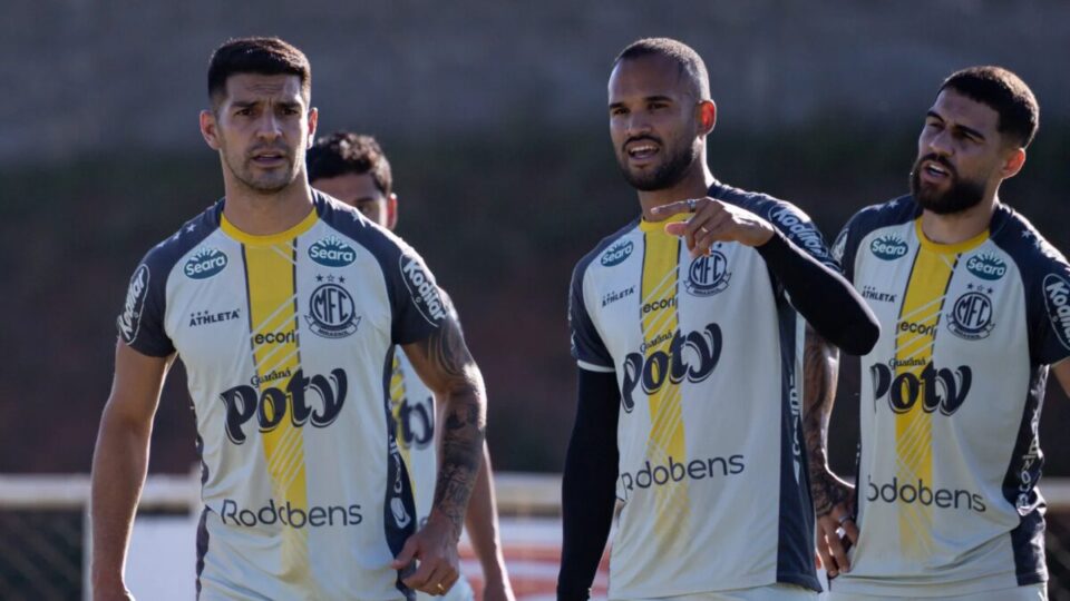 Escalação do Mirassol: André Luis volta de suspensão e acirra disputa por vaga contra o Corinthians