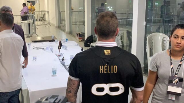 Evento da venda da SAF do Vasco tem homenagem para Pedrinho com vídeo de IA com voz do pai