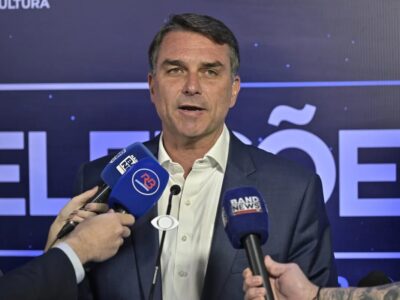 Flávio Bolsonaro é ‘cúmplice’ do assassinato da menina Ana Clara, diz Lula