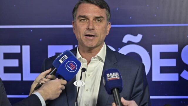 Flávio Bolsonaro é ‘cúmplice’ do assassinato da menina Ana Clara, diz Lula