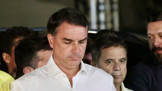 Flávio contrariou aliados ao decidir não reconhecer derrota para Lula