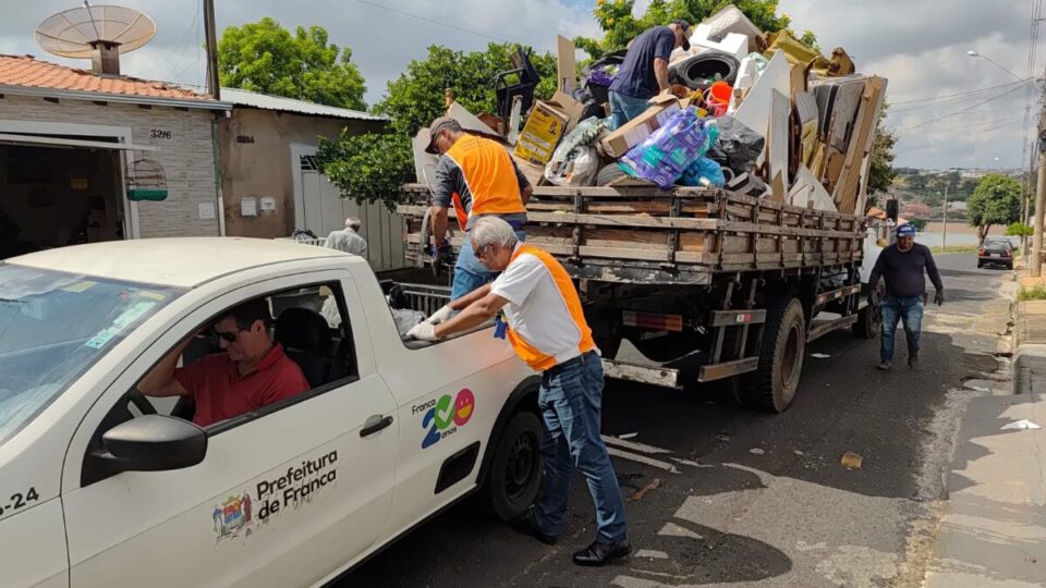 Franca retira quase 6 toneladas de possíveis criadouros da dengue no Aeroporto 3