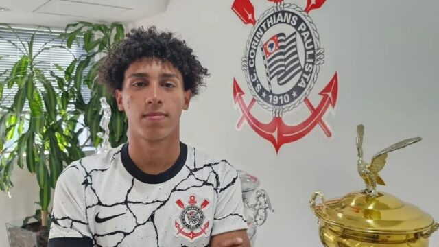 "Goleiro-lateral" ganha R$ 40 mil de indenização do Corinthians, mas tem maioria de pedidos negada
