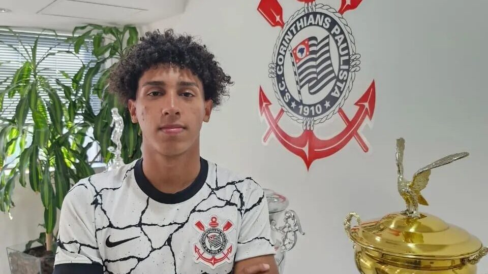 "Goleiro-lateral" ganha R$ 40 mil de indenização do Corinthians, mas tem maioria de pedidos negada