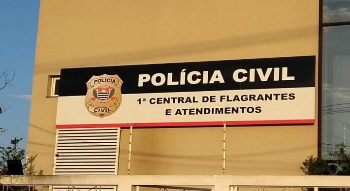 Homem é preso com revólver em carro furtado em Rio Preto