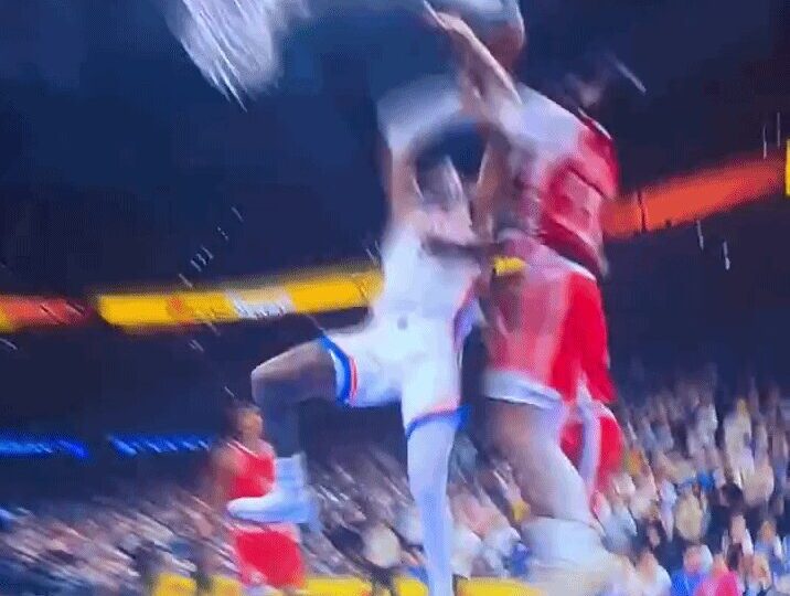 Imagem forte: Jalen Williams sofre lesão assustadora e deixa jogo de maca na NBA