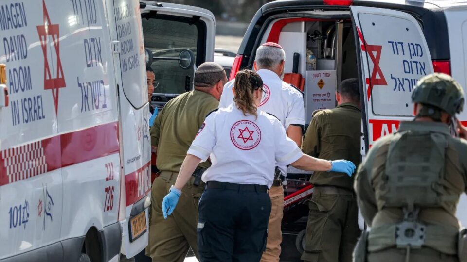 Israel mata dois suspeitos de ataque na Cisjordânia e anuncia cerco militar