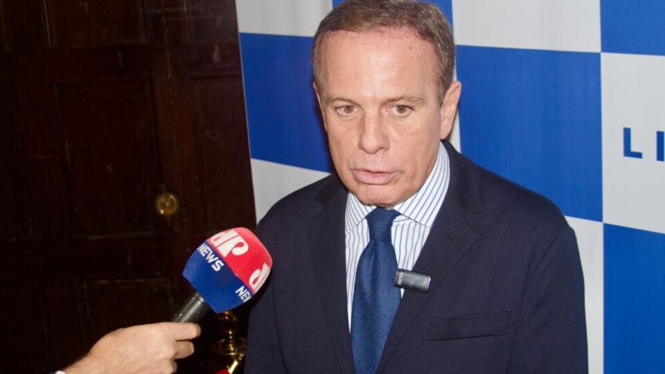 João Doria declara apoio a Flávio Bolsonaro no segundo turno