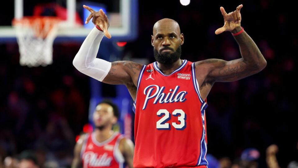 LeBron James tem primeiro jogo de 20 pontos pelos Sixers em vitória sobre os Knicks