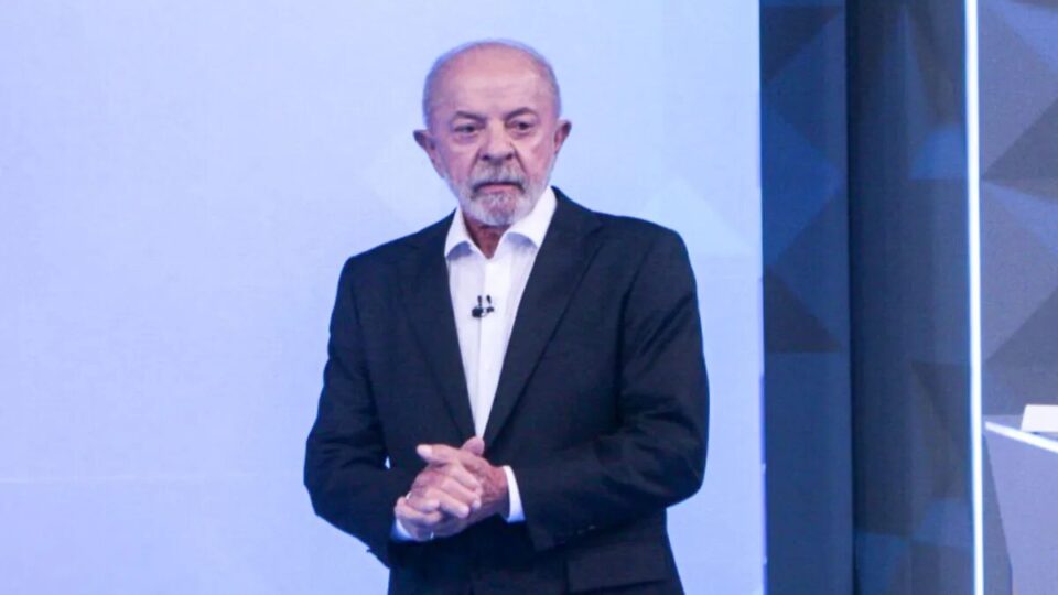 Lula rebate Flávio após ser chamado de ‘9 dedos’; senador se desculpa
