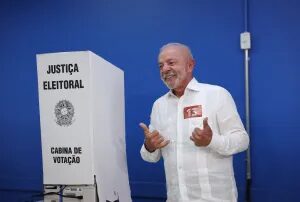 Lula vota e diz que mobilização no 2º turno foi “quase inexplicável”