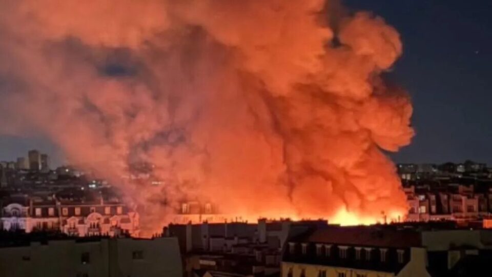 Mais de 100 mil protestam em Paris contra aumento do custo de vida