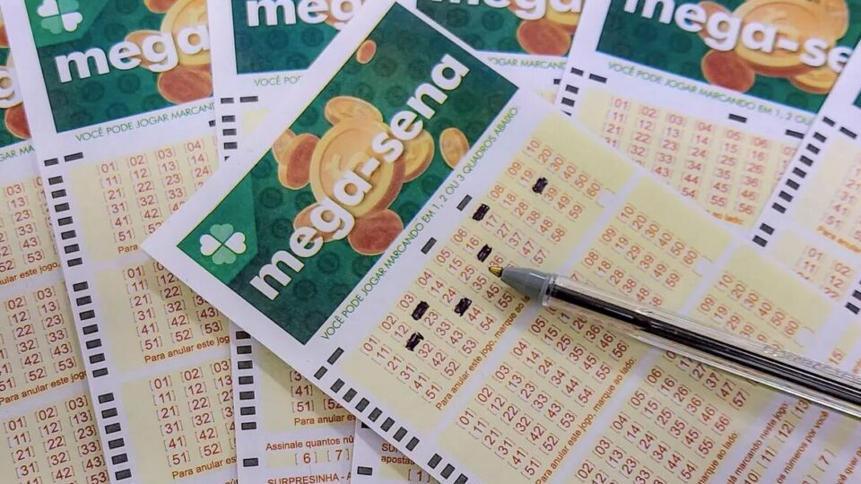 Mega-Sena: prêmio acumula novamente e vai a R$ 305 milhões