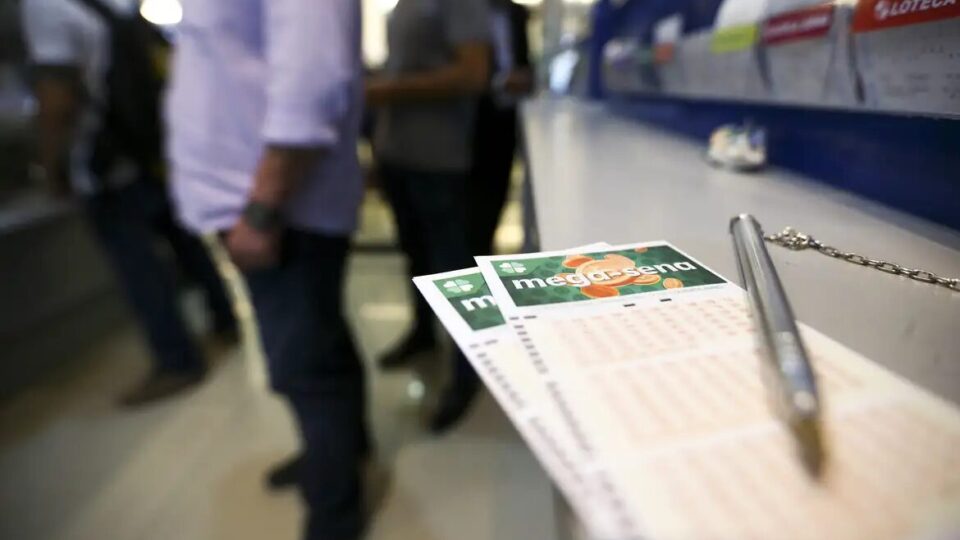 Mega-Sena sorteia prêmio acumulado em R$ 230 milhões neste sábado