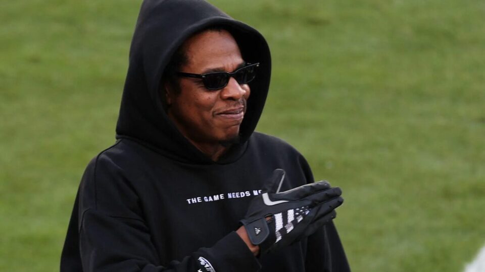NFL anuncia que Jay Z comandará show do intervalo do Super Bowl LXI