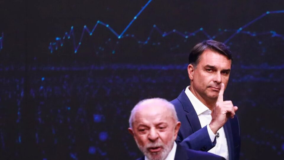 O que falta para abrirem o sigilo de Flávio Bolsonaro e Lula?
