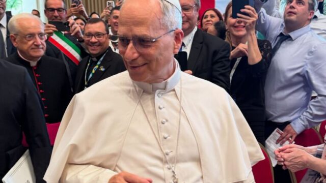 Papa Leão XIV não precisará de tratamento adicional contra câncer, dizem médicos