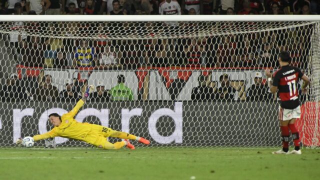 Paquetá pede desculpas após perder pênalti em eliminação do Flamengo: "Falhei quando não podia"