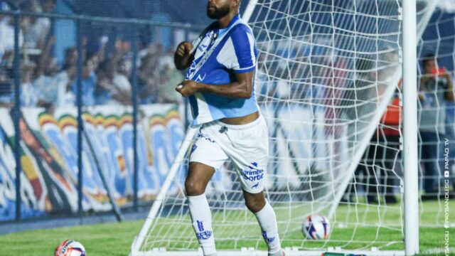 Paysandu anuncia renovação do zagueiro Castro