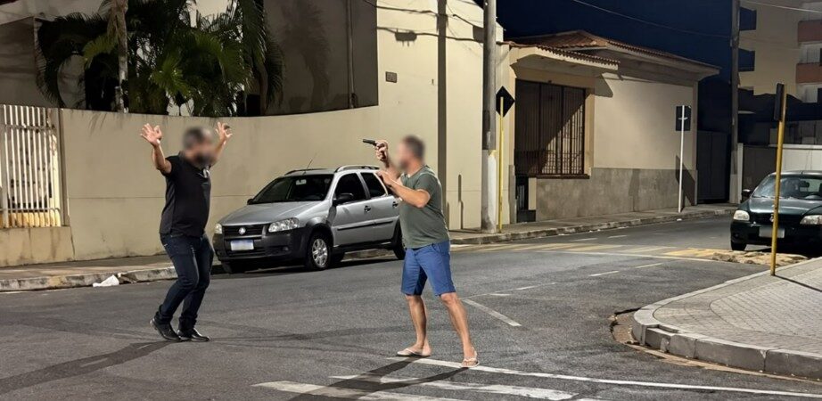 Polícia Civil investiga homicídio de homem esfaqueado em frente a bar na região