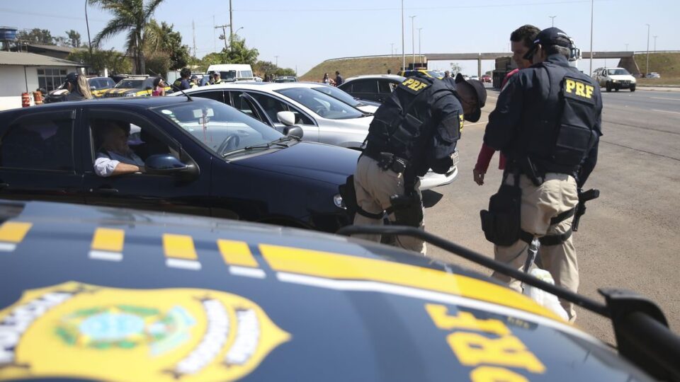 Polícias intensificam fiscalização nas rodovias durante o feriado prolongado