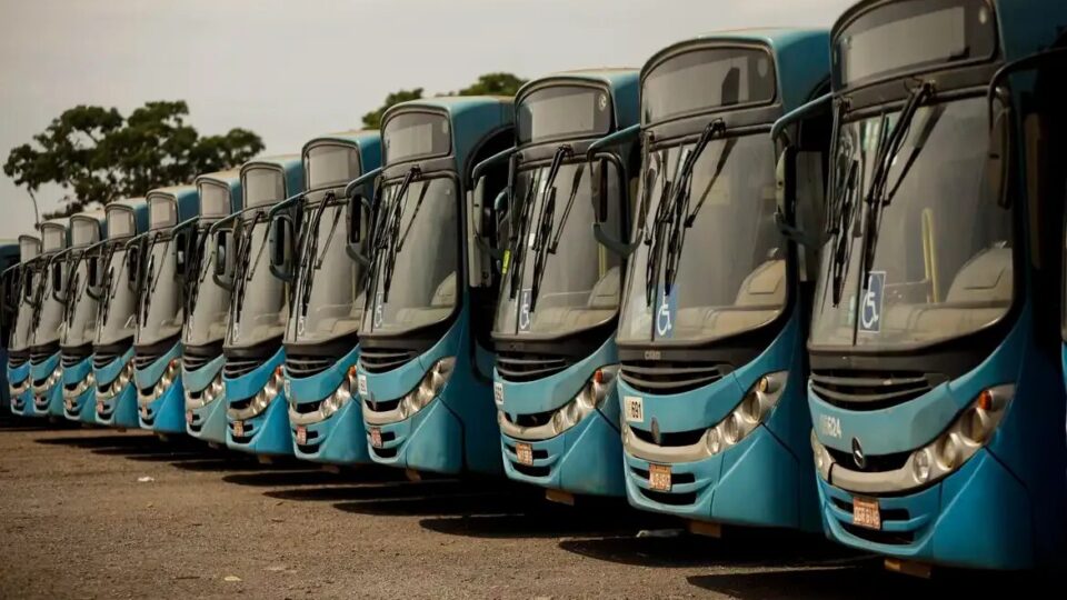 Procon-BA atualiza para 544 o número de ônibus parados em garagens de Salvador