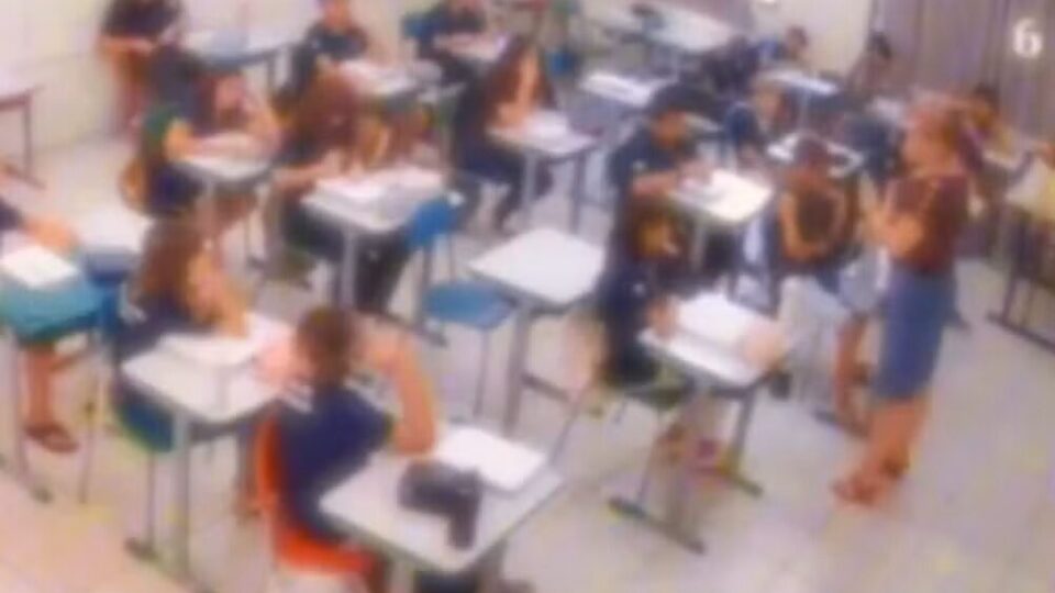 Professora é afastada após falas políticas e comentários discriminatórios em sala de aula 