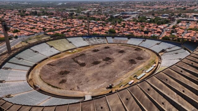 Reforma do Albertão: remoção da grama antiga entra na reta final e obras avançam; veja imagens