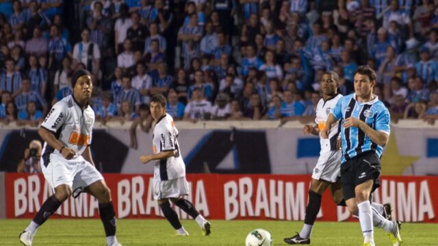 Ronaldinho xingou torcida do Grêmio em vitória pelo Atlético na última visita ao Olímpico