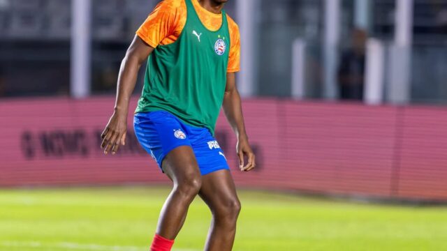 Suspensão de Kanu mantém indefinição na zaga do Bahia depois da venda de Ramos Mingo
