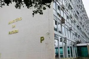 Taxas do Tesouro aceleram alta e IPCA+ volta a encostar em 8% em meio a temor fiscal