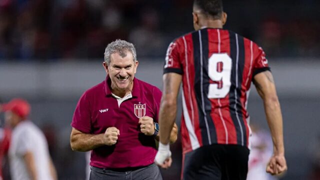 Tencati exalta "controle do vestiário" do Botafogo-SP e destaca importância de reta final da Série B