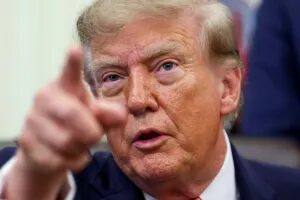 Trump diz que robôs importados representam riscos à segurança nacional