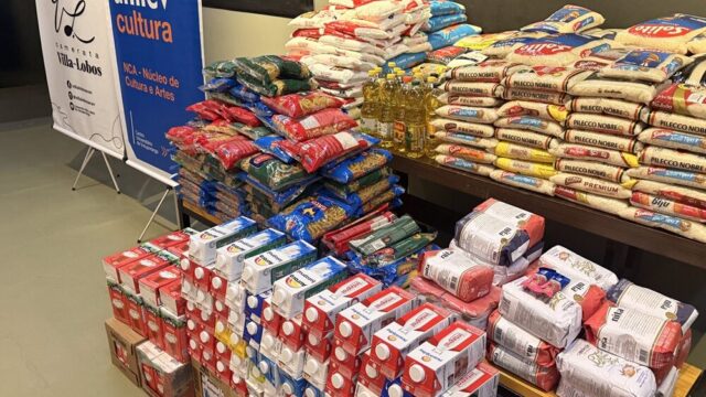 Unifev repassa cerca de 1 tonelada de alimentos arrecadados durante Concerto em parceria com a Camerata Villa-Lobos