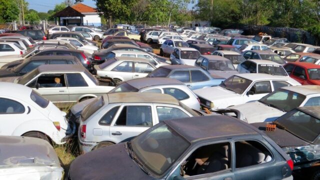 Vai comprar um carro? Veja os cuidados necessários antes de fechar negócio
