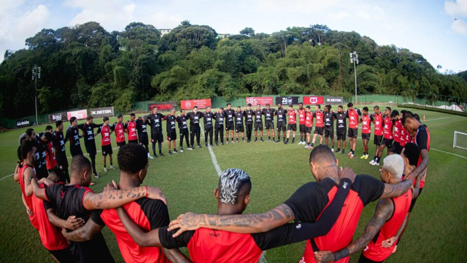 Vitória pega o Coritiba para encerrar jejum e evitar menor distância para o Z-4 no returno