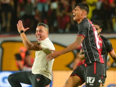 Vitória reencontra o Athletico-PR dois meses depois de virada épica