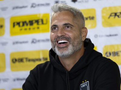 Volta Redonda negocia retorno do técnico Rodrigo Santana